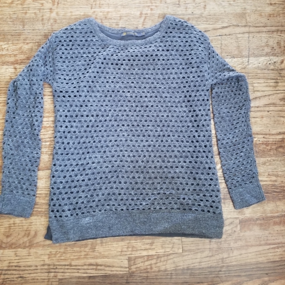 Outback Red Pull Over